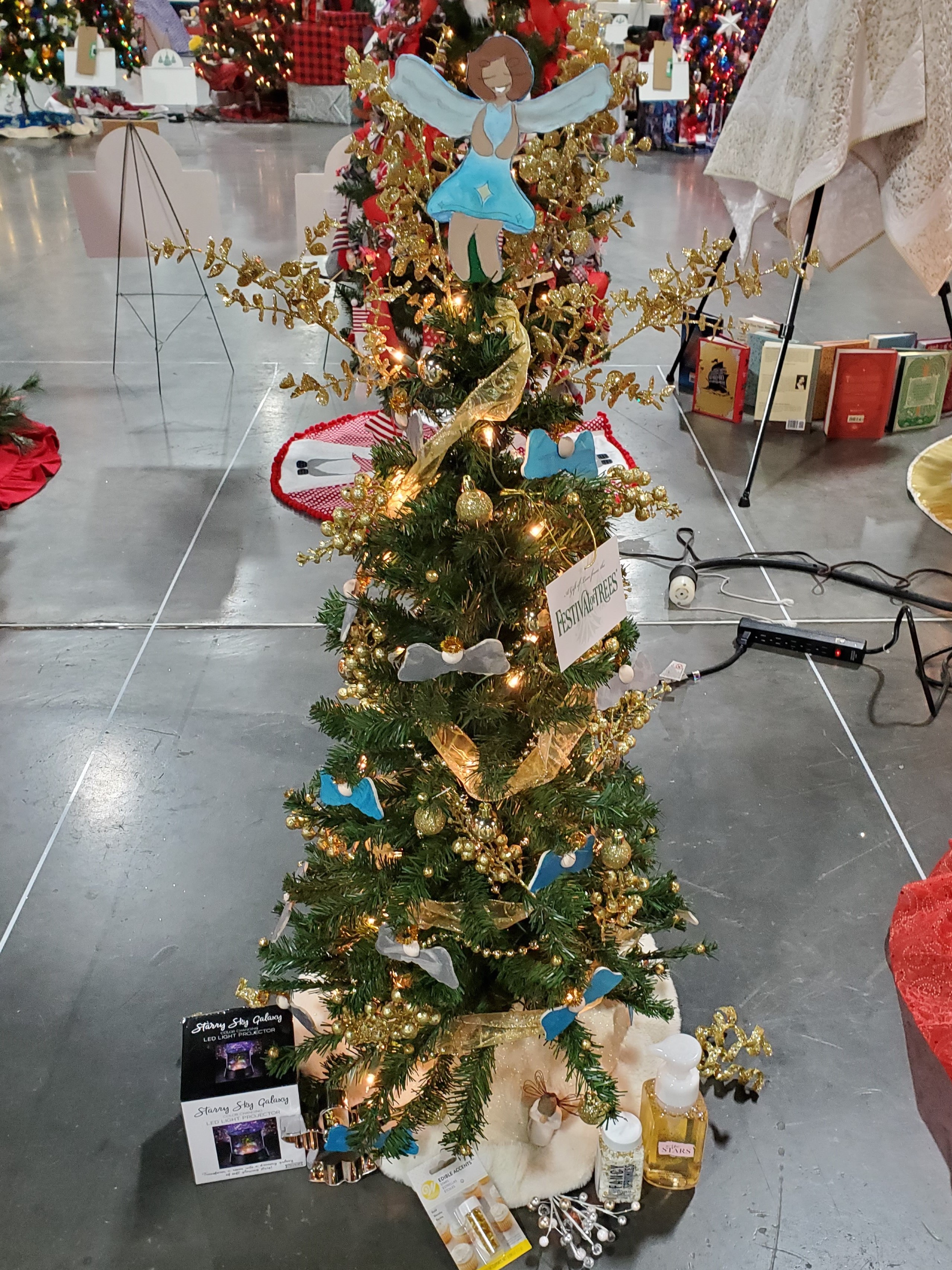 Large view of kindergarten tree